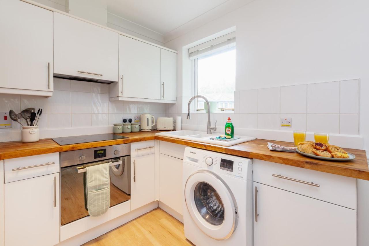 6 Swan Court Apartment