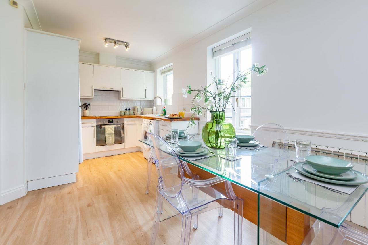Apartment 6 Swan Court *