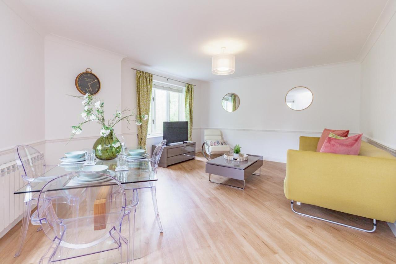 6 Swan Court *