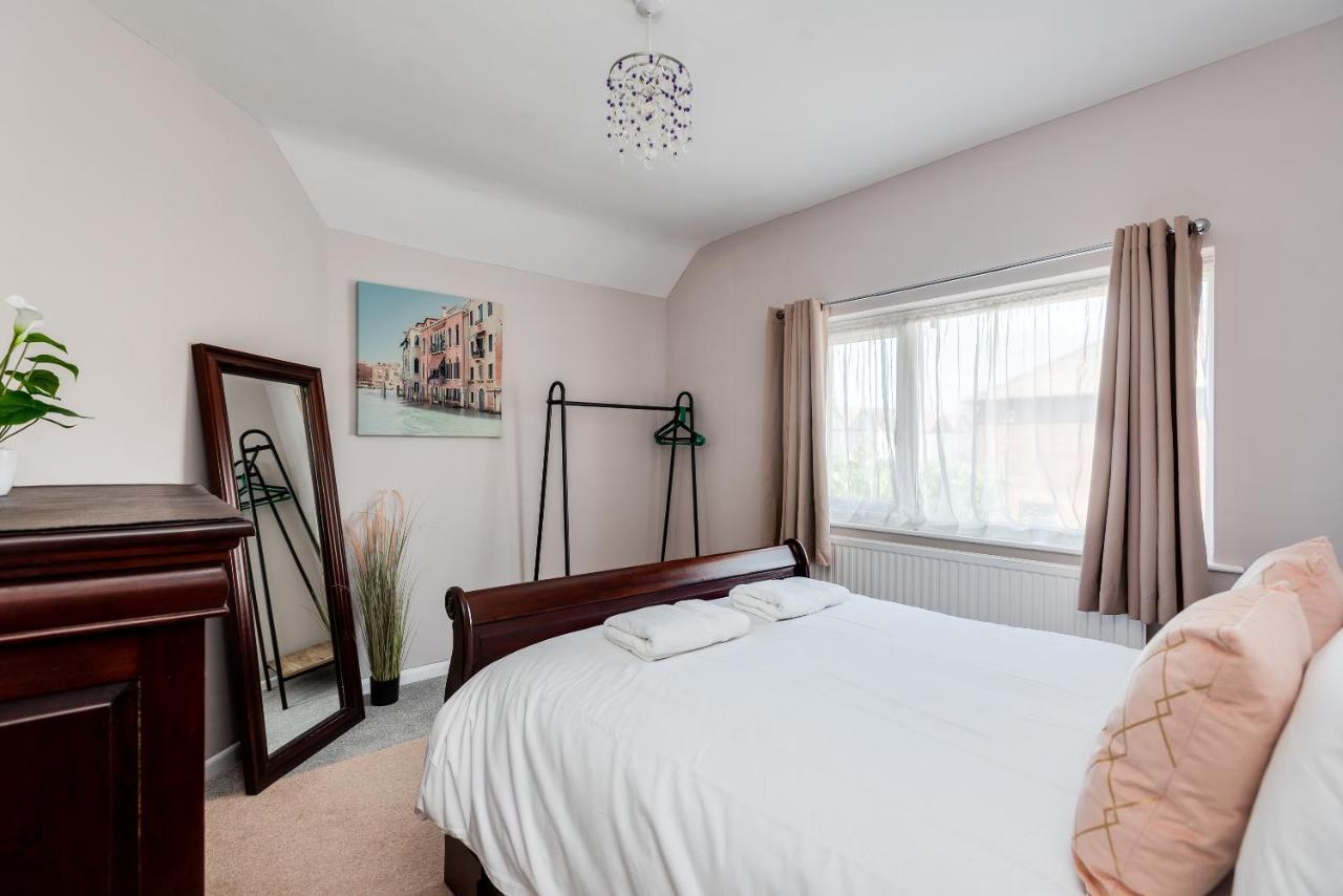 Holiday home The Abode - 3-bedroom House - Large Garden & Free Parking
