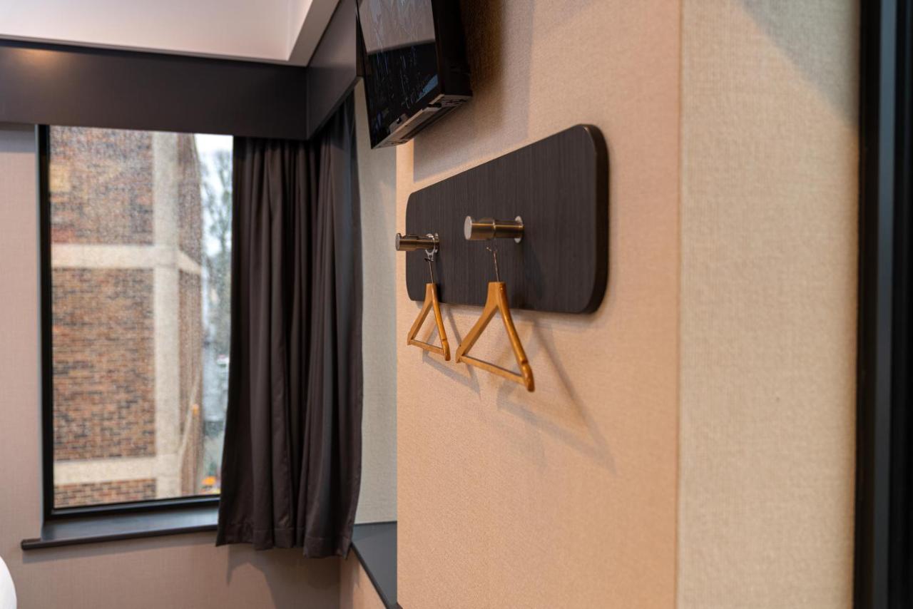 Easyhotel