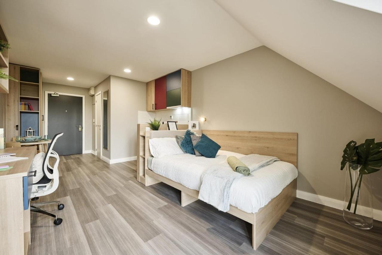 At Spireworks Minutes Away From Centre Apartment