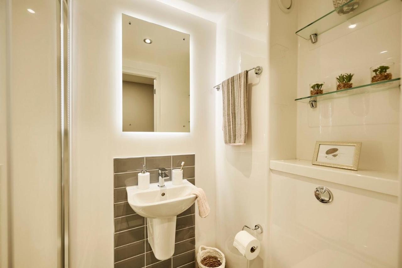 At Spireworks Minutes Away From Centre Apartment *