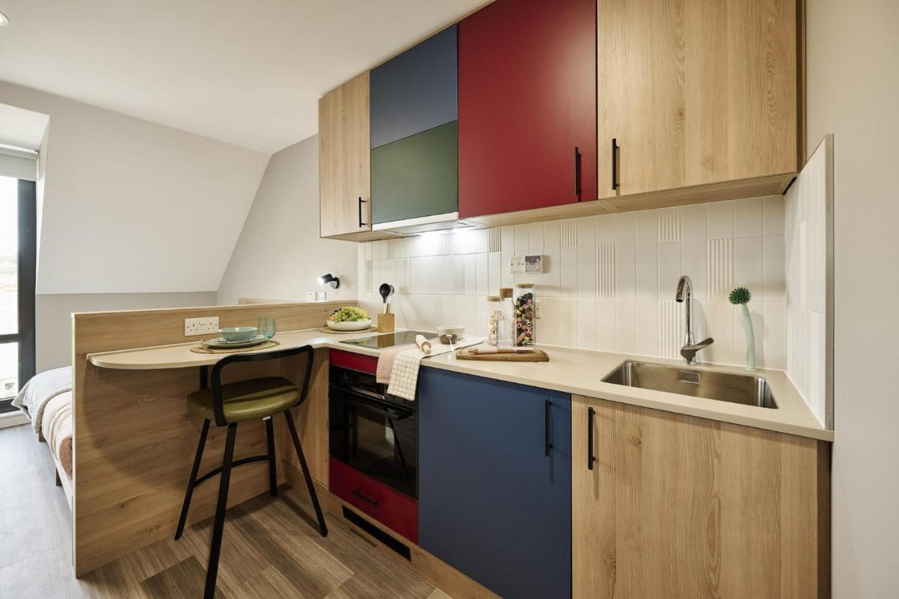 At Spireworks Minutes Away From Centre Apartment *