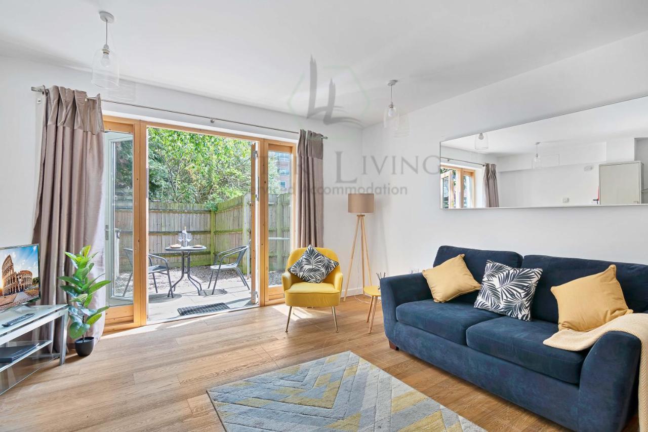 The Wharf - Centre With Garden At Lyter Living Serviced