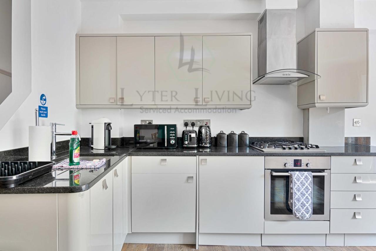 The Wharf - Centre With Garden At Lyter Living Serviced