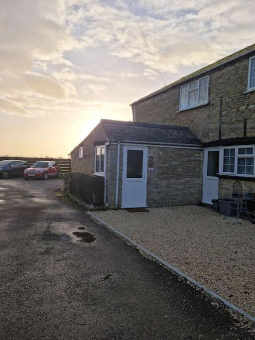 Flamingos Nest Countryside - Bicester Village - Blenheim Palace - Wifi- Free Parking Apartment