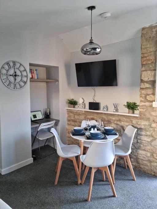 Flamingos Nest Countryside - Bicester Village - Blenheim Palace - Wifi- Free Parking *
