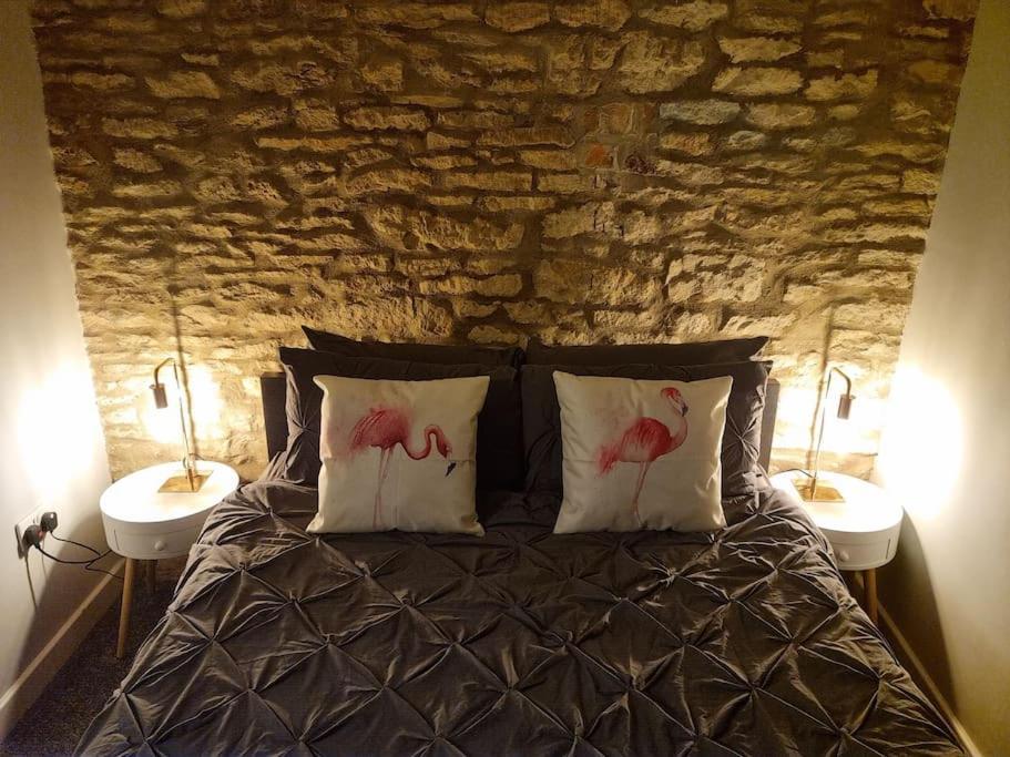 Flamingos Nest Countryside - Bicester Village - Blenheim Palace - Wifi- Free Parking Apartment *
