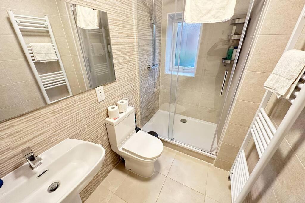 Apartment Paradigm House, Delightful 2-bedroom Flat 4, *