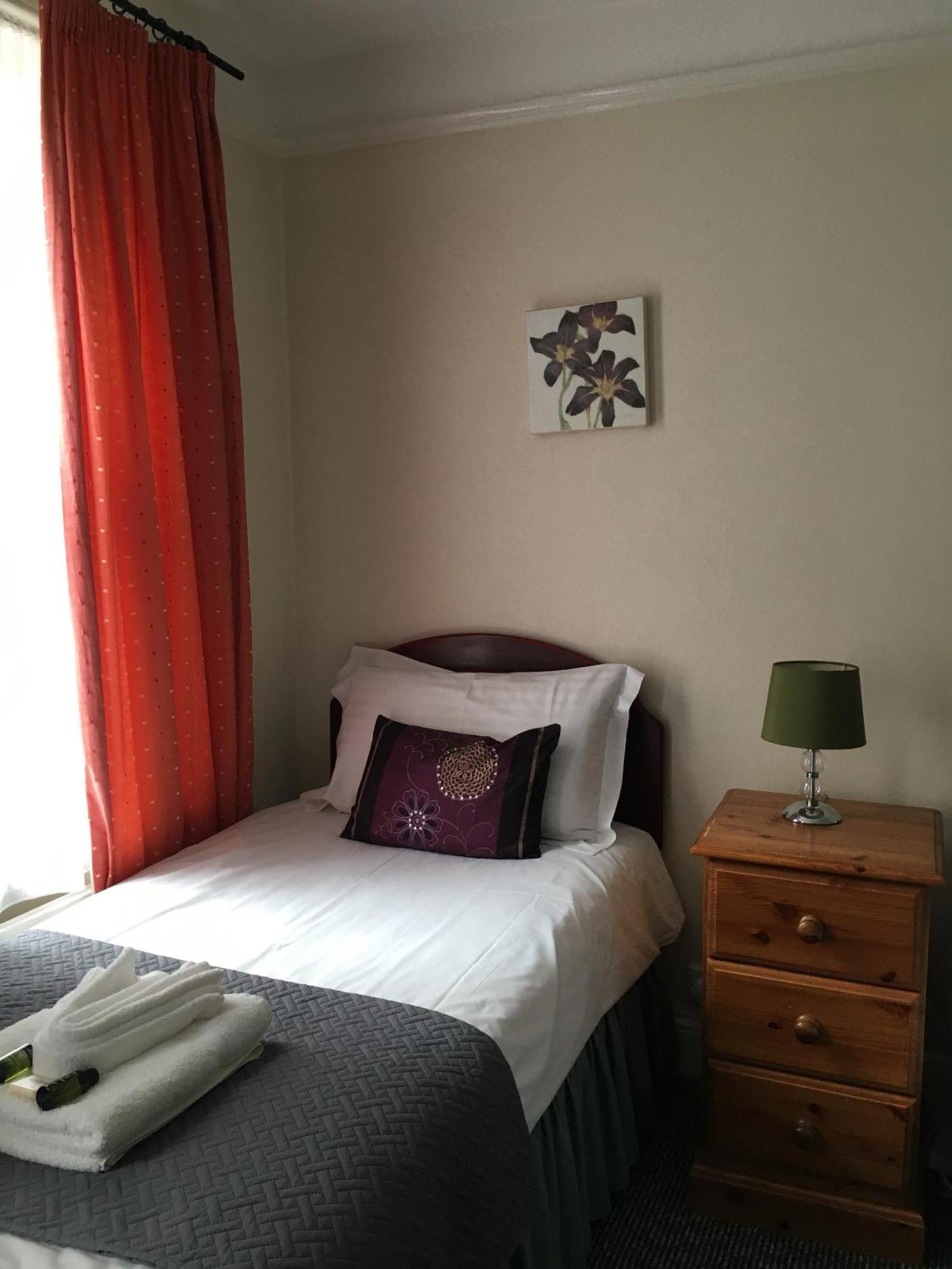 Pickwicks Bed & Breakfast 4*