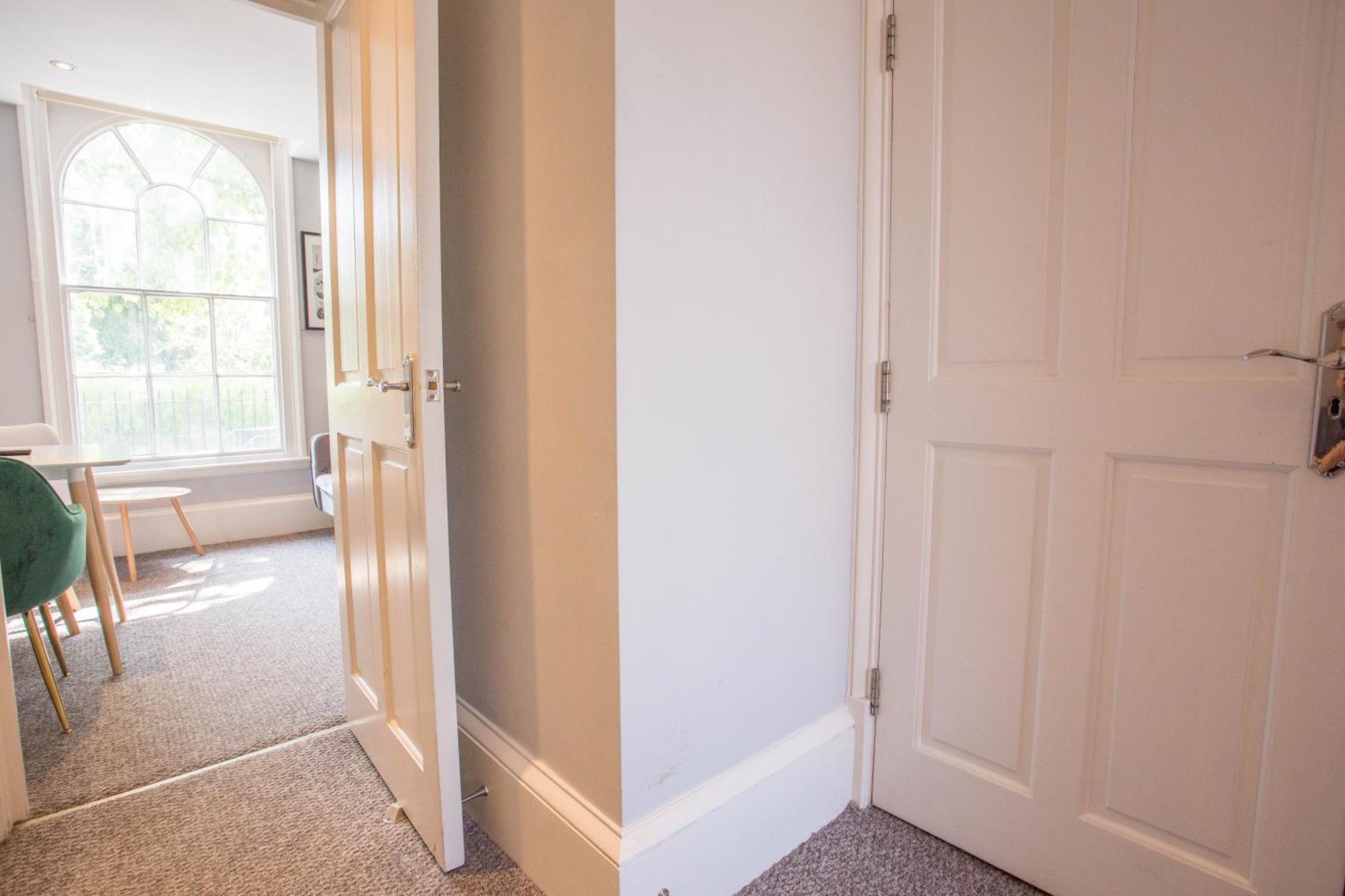 Cosy, Flat For Up To 4 With Park View Apartment