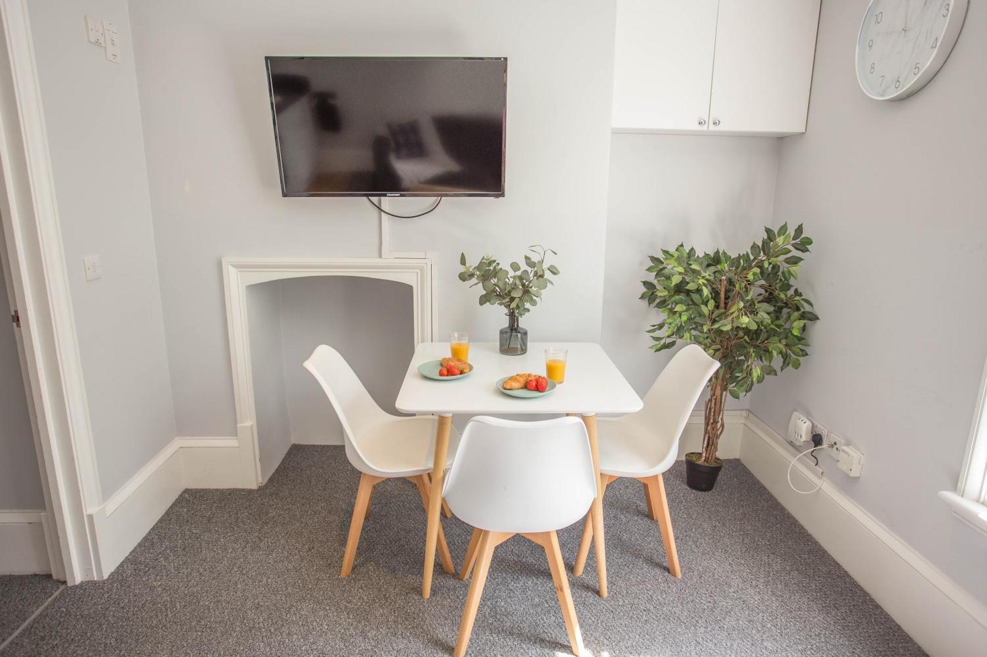 Apartment Cosy, Flat For Up To 4 With Park View