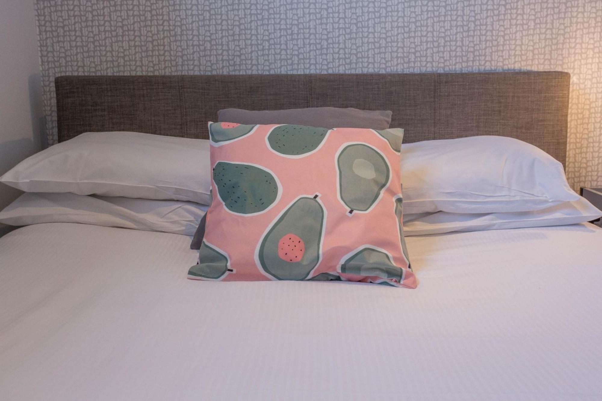 Cosy, Flat For Up To 4 With Park View Apartment *