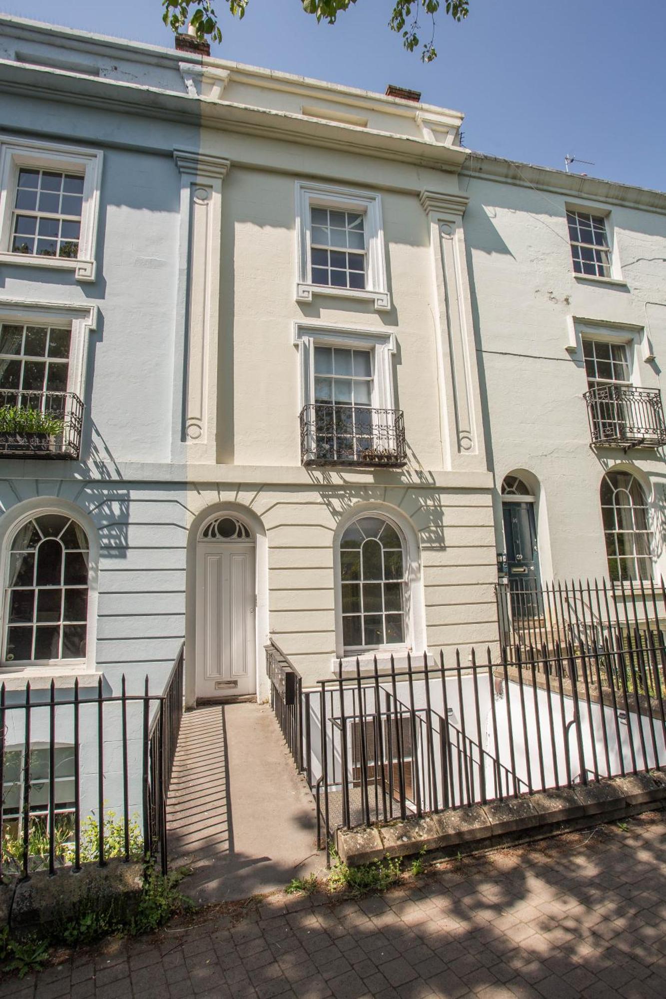 Apartment Cosy, Flat For Up To 4 With Park View