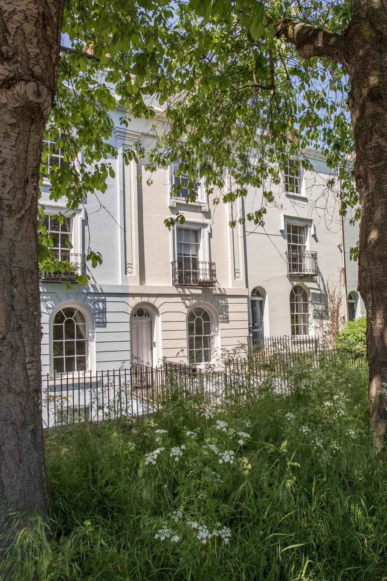 Apartment Cosy, Flat For Up To 4 With Park View