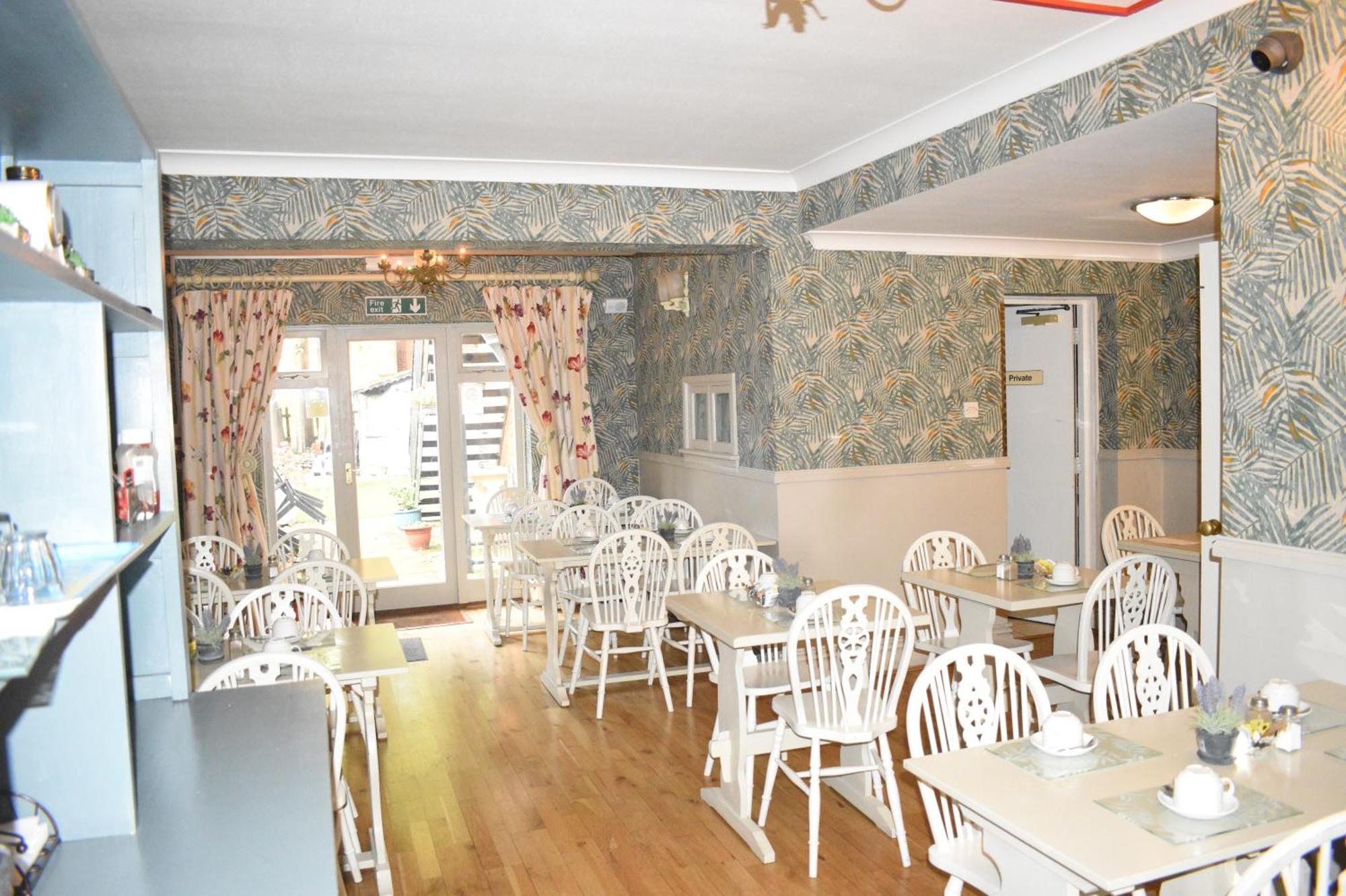 Pickwicks Bed & Breakfast 4*
