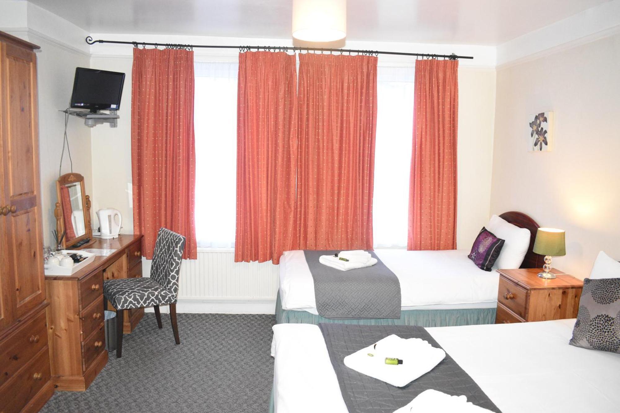 Pickwicks Bed & Breakfast 4*