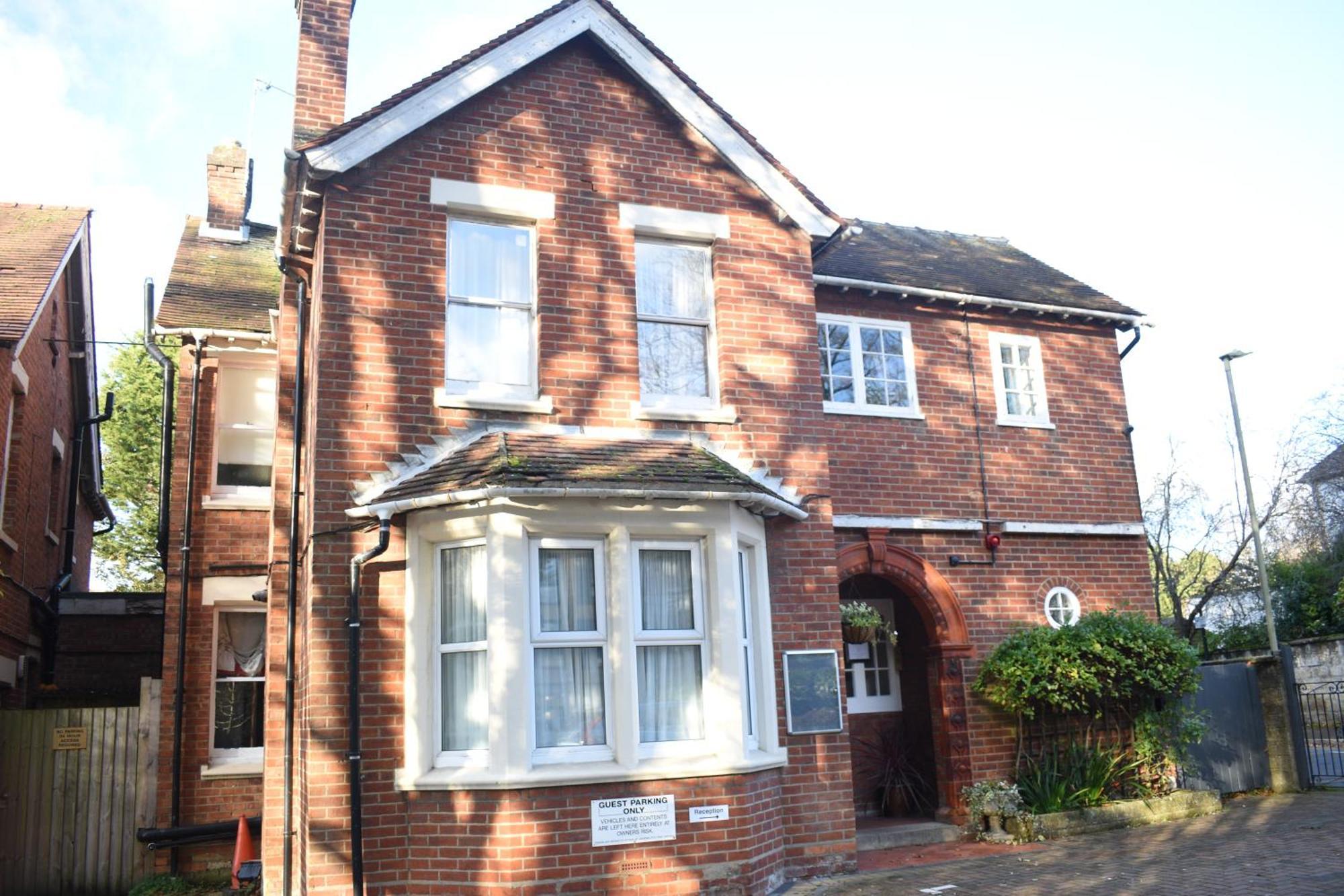 Bed & Breakfast Pickwicks 4*
