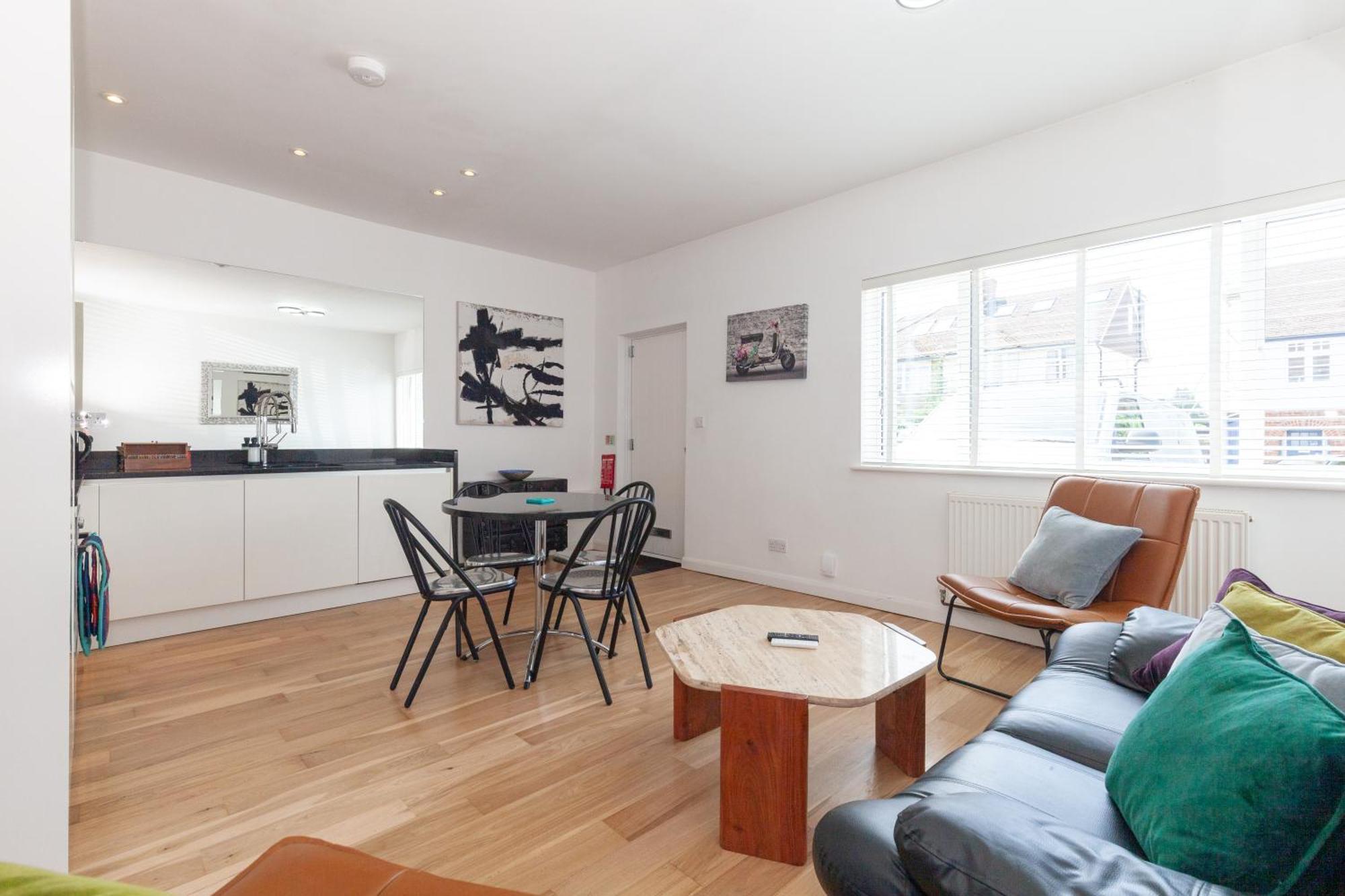 23a Wharton Road Apartment *