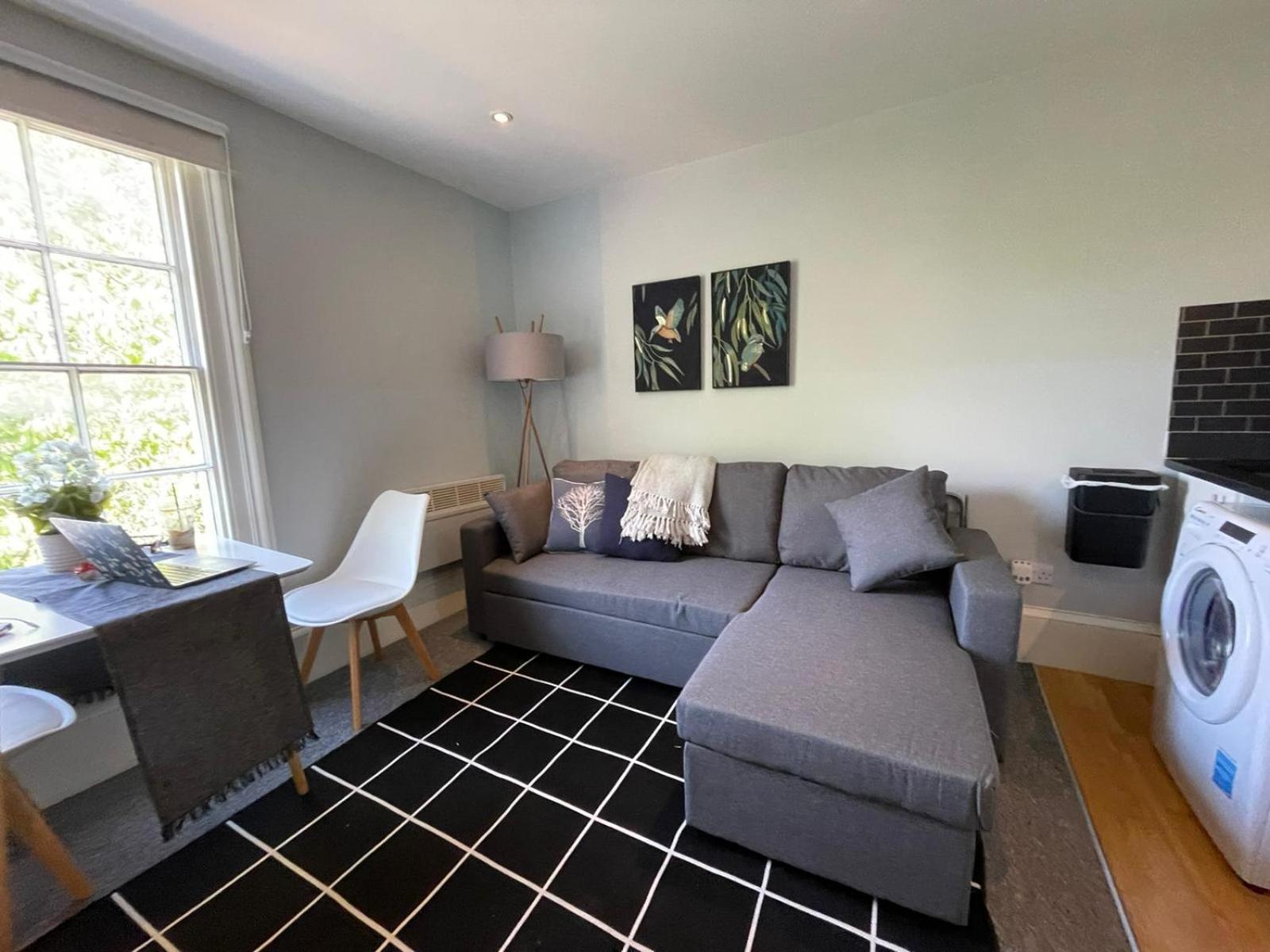 Apartment Cosy, Flat For Up To 4 With Park View