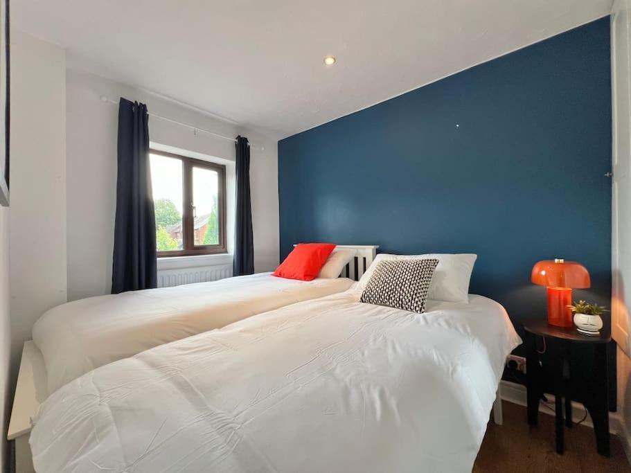 Holiday home Perfect Very And Peaceful With Free Parking & Private Garden - *