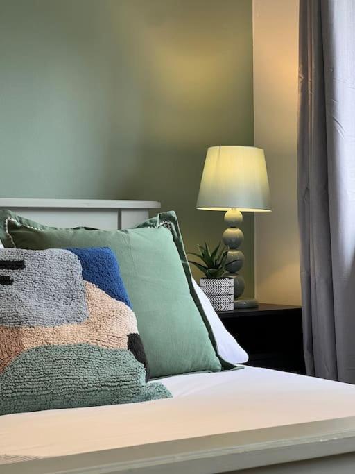 Holiday home Perfect Very And Peaceful With Free Parking & Private Garden -