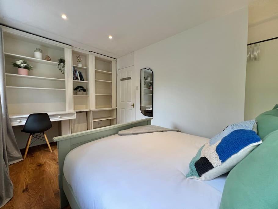 Perfect Very And Peaceful With Free Parking & Private Garden - Holiday home *