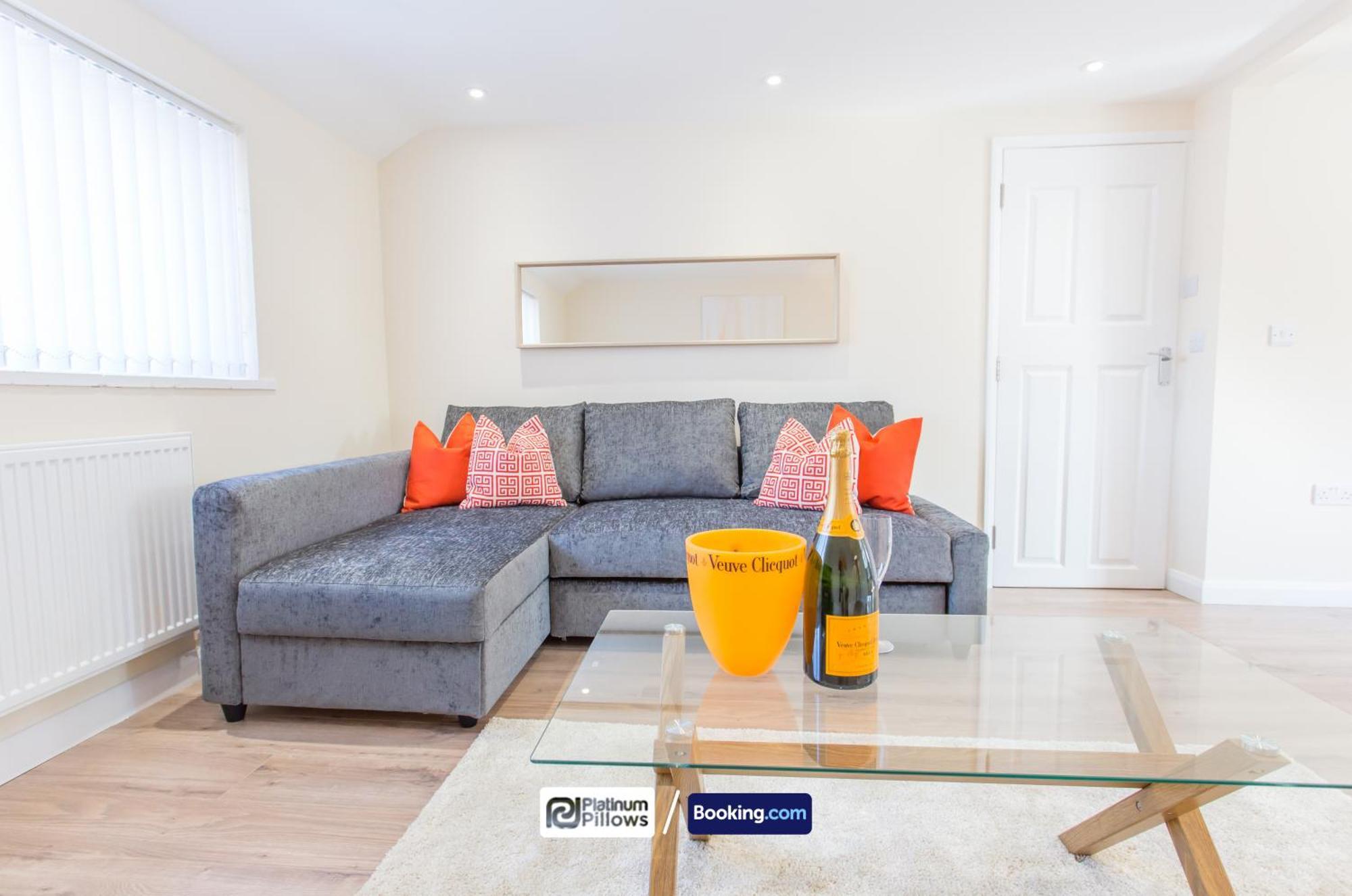 Apartment Weekly & Monthly Deals Available, Business & Leisure, 2 Bedroom Apartments, Oxford, Near John Radcliffe Hospital, *