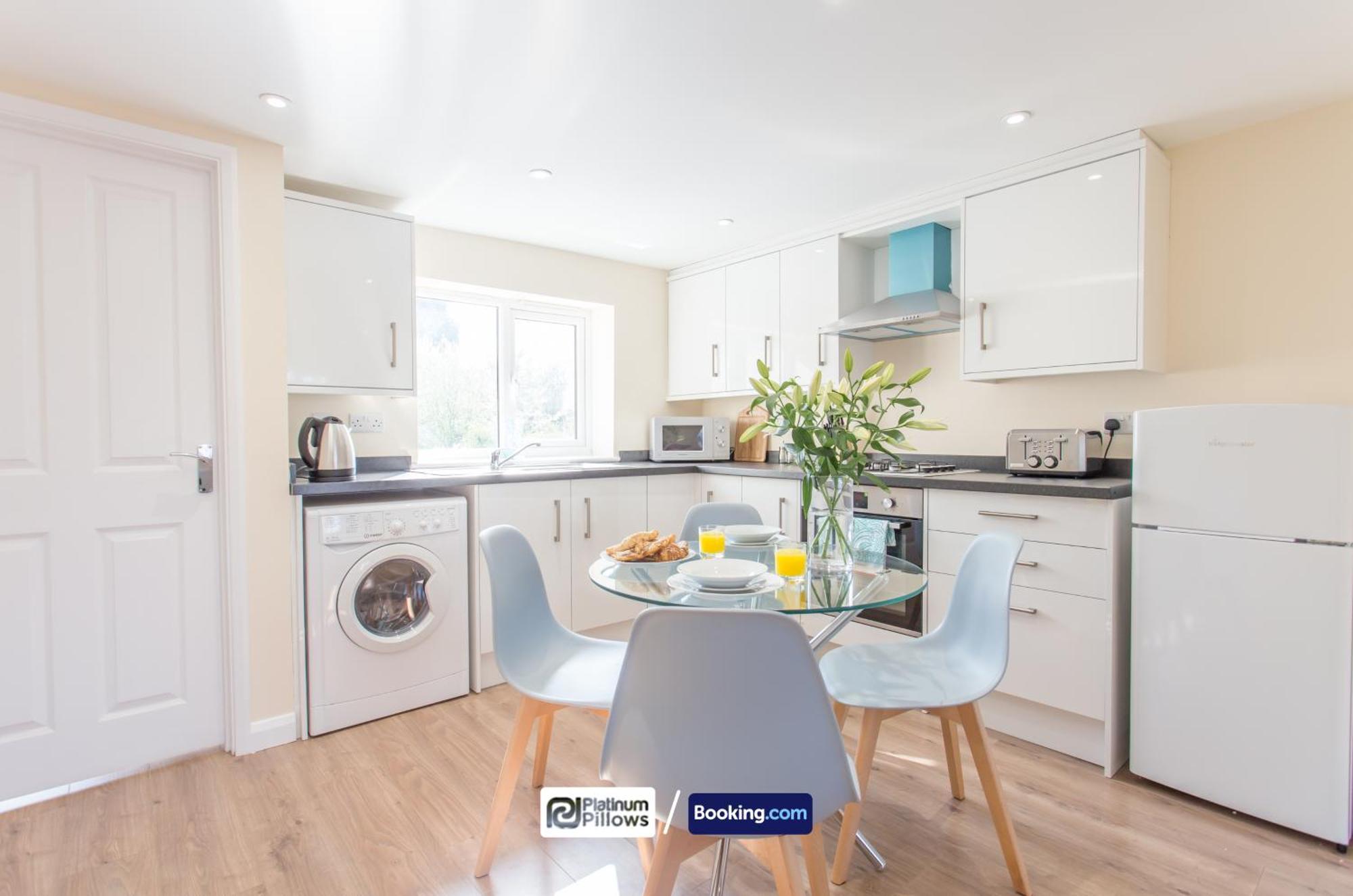 Apartment Weekly & Monthly Deals Available, Business & Leisure, 2 Bedroom Apartments, Oxford, Near John Radcliffe Hospital,