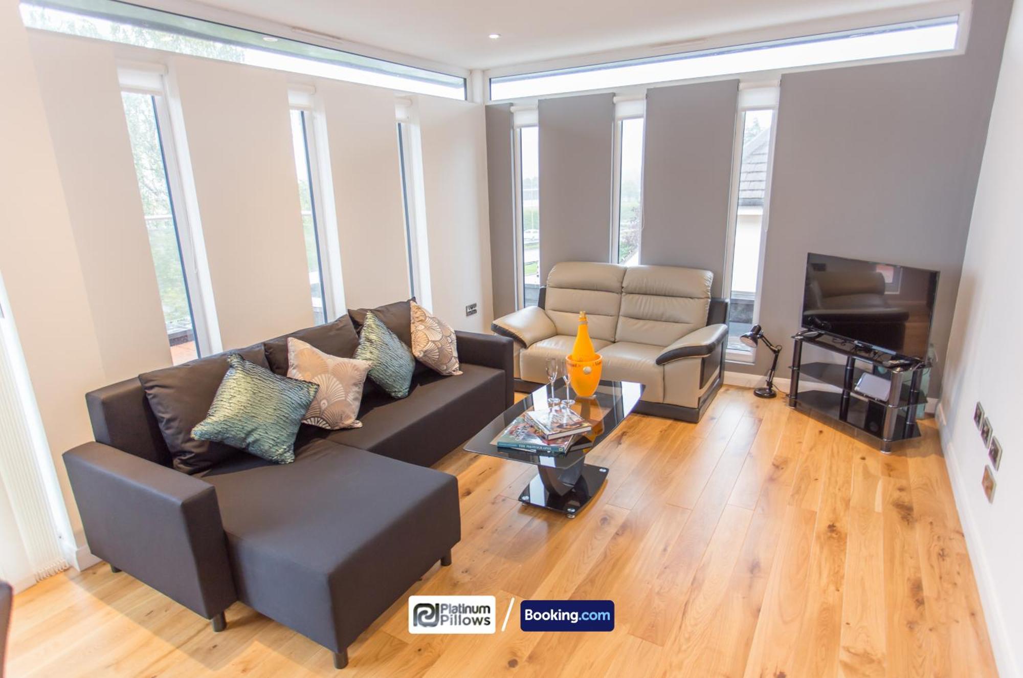 Modern 2 Bedroom Apartments, Near Headington Hospital, Families & Contractor With Parking *