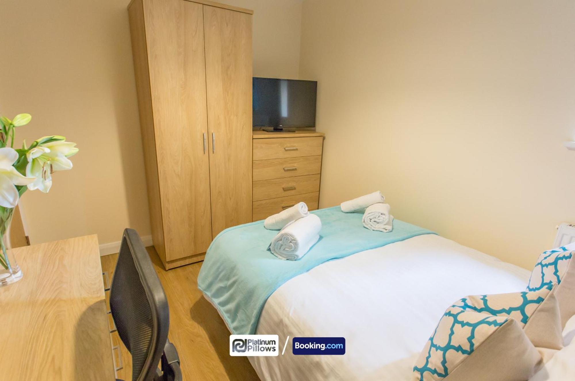 Apartment Modern 2 Bedroom Apartments, Near Headington Hospital, Families & Contractor With Parking *