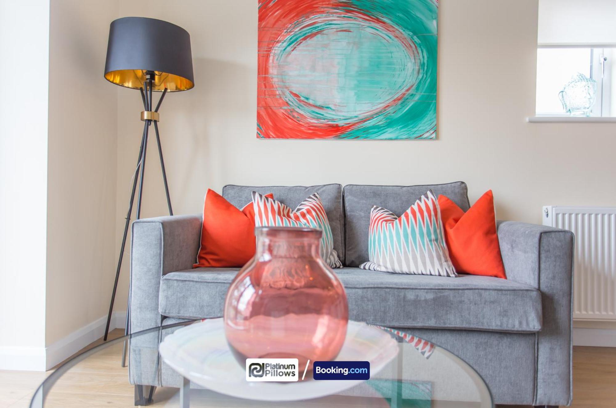 Apartment Modern 2 Bedroom Apartments, Near Headington Hospital, Families & Contractor With Parking
