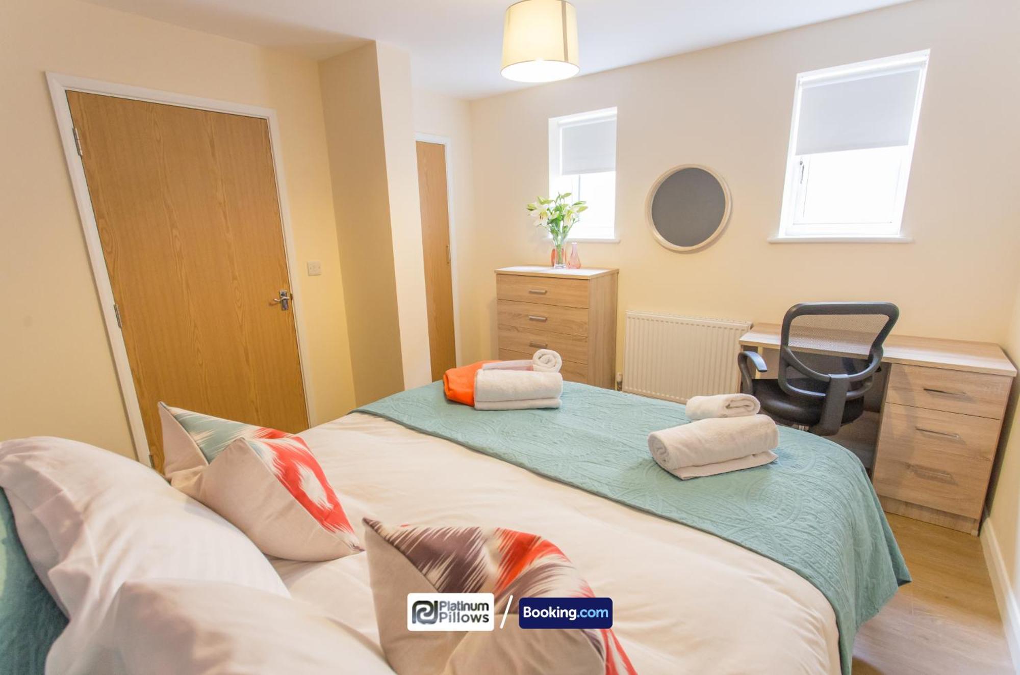 Modern 2 Bedroom Apartments, Near Headington Hospital, Families & Contractor With Parking Apartment Oxford