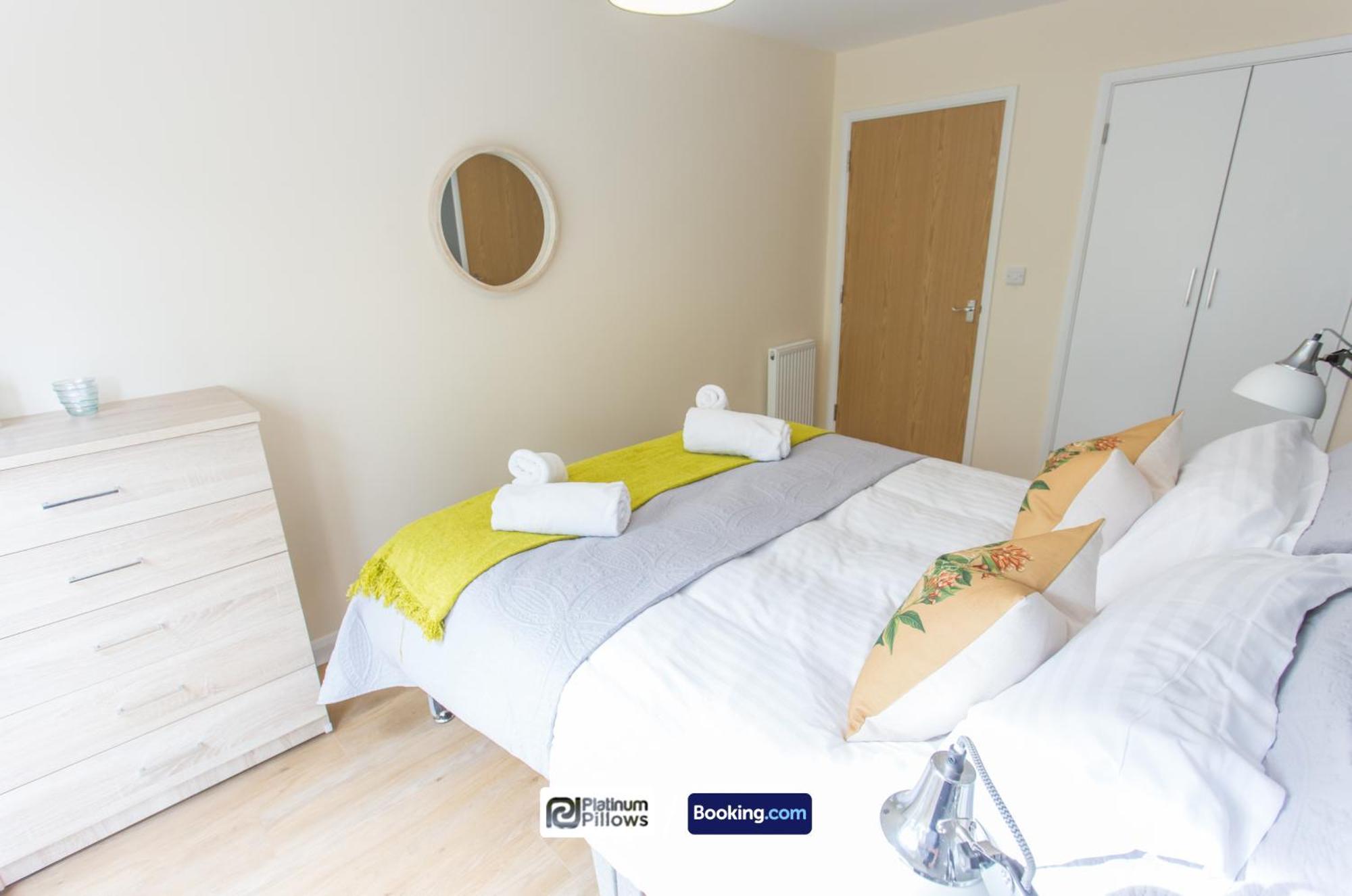 Modern 2 Bedroom Apartments, Near Headington Hospital, Families & Contractor With Parking