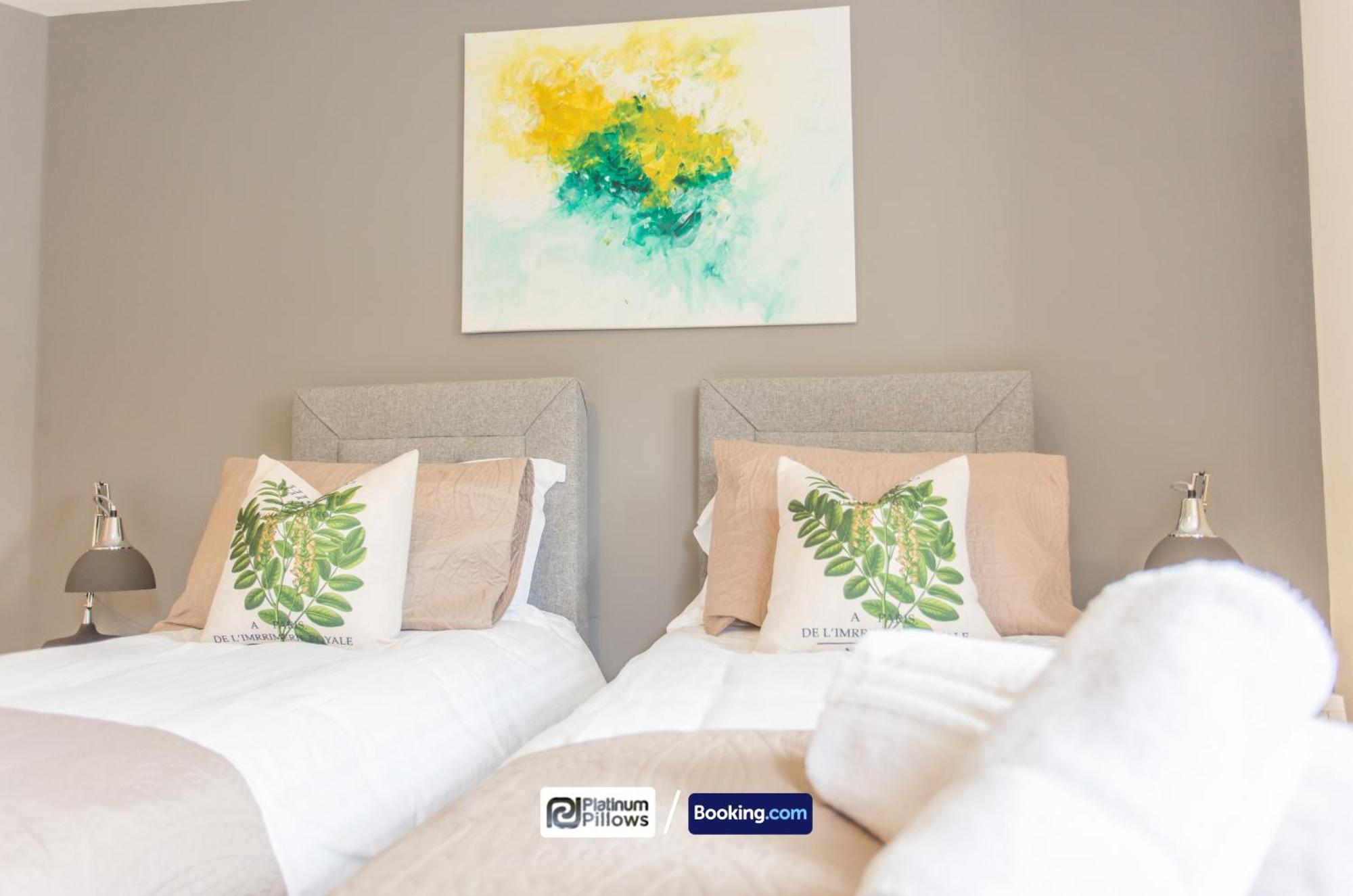 Modern 2 Bedroom Apartments, Near Headington Hospital, Families & Contractor With Parking