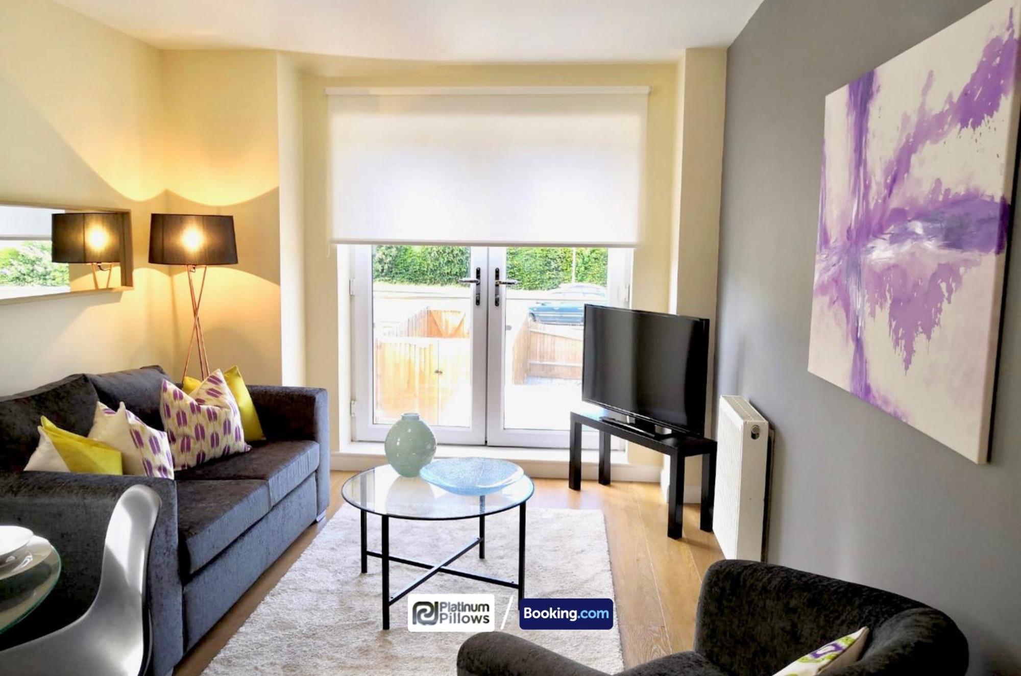 Modern 2 Bedroom Apartments, Near Headington Hospital, Families & Contractor With Parking Apartment