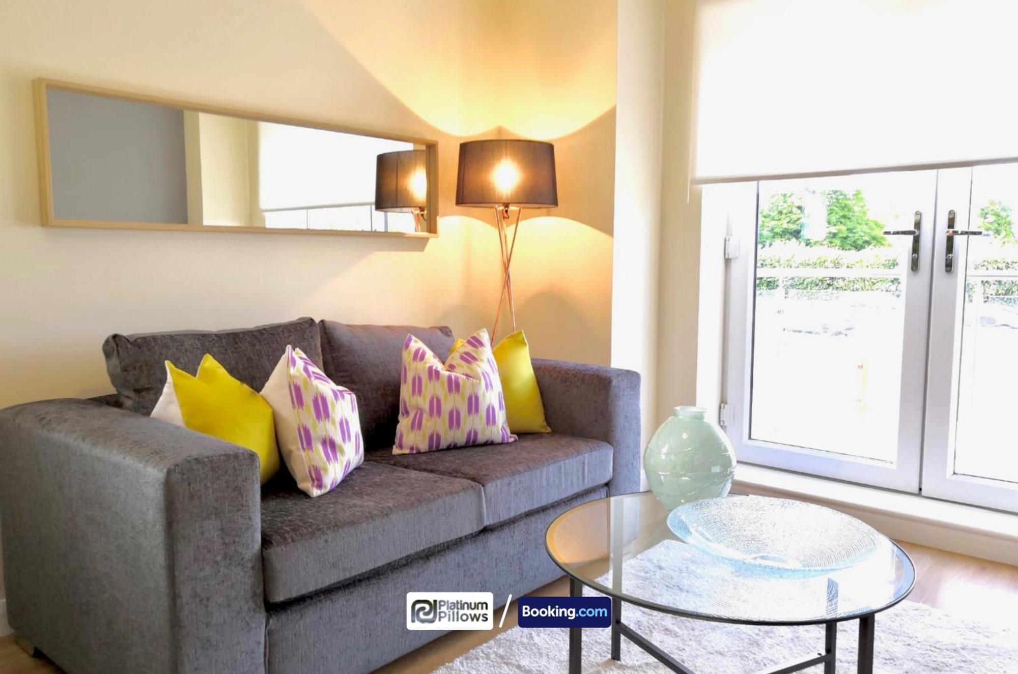 Modern 2 Bedroom Apartments, Near Headington Hospital, Families & Contractor With Parking Oxford
