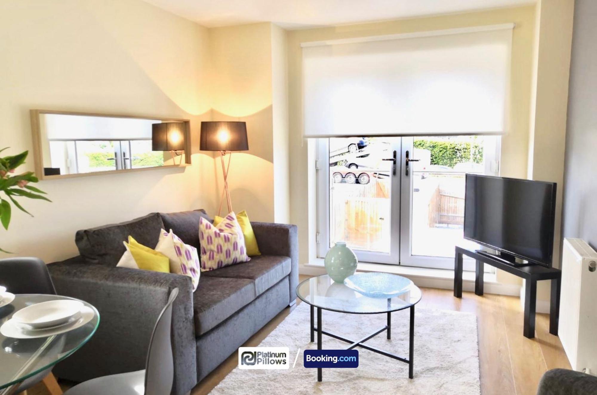 Modern 2 Bedroom Apartments, Near Headington Hospital, Families & Contractor With Parking * Oxford