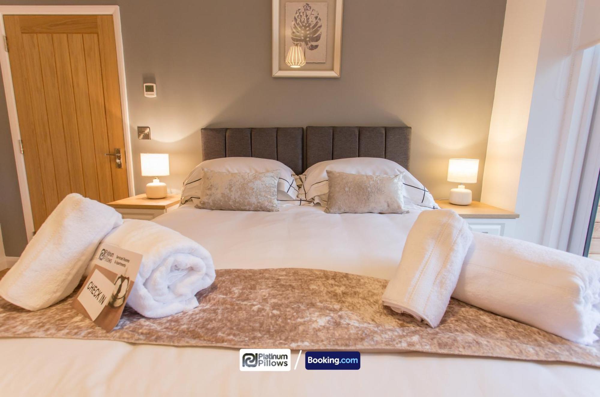 Modern 2 Bedroom Apartments, Near Headington Hospital, Families & Contractor With Parking Apartment