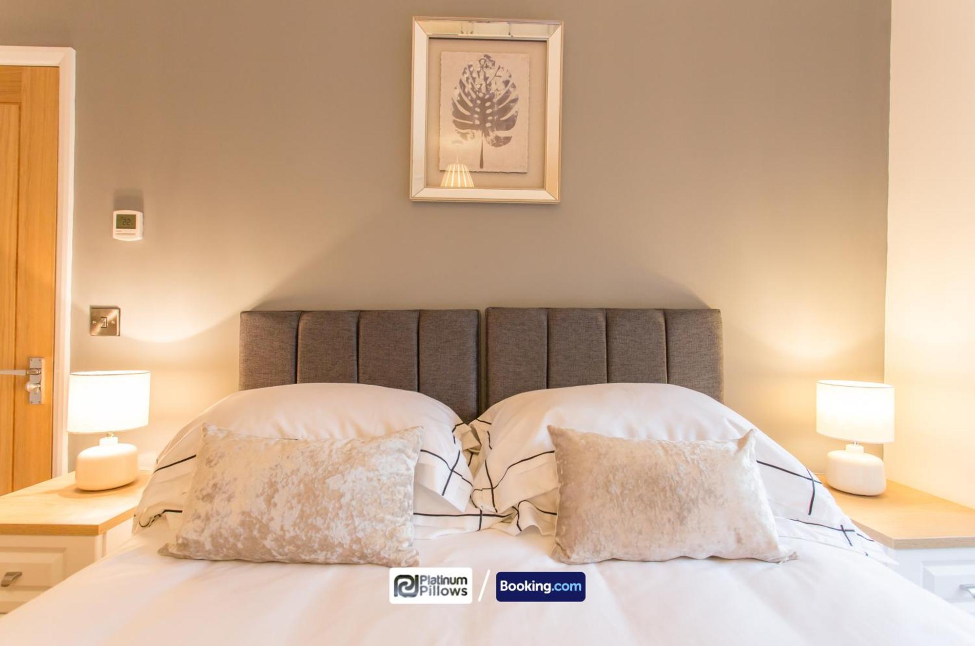 Modern 2 Bedroom Apartments, Near Headington Hospital, Families & Contractor With Parking
