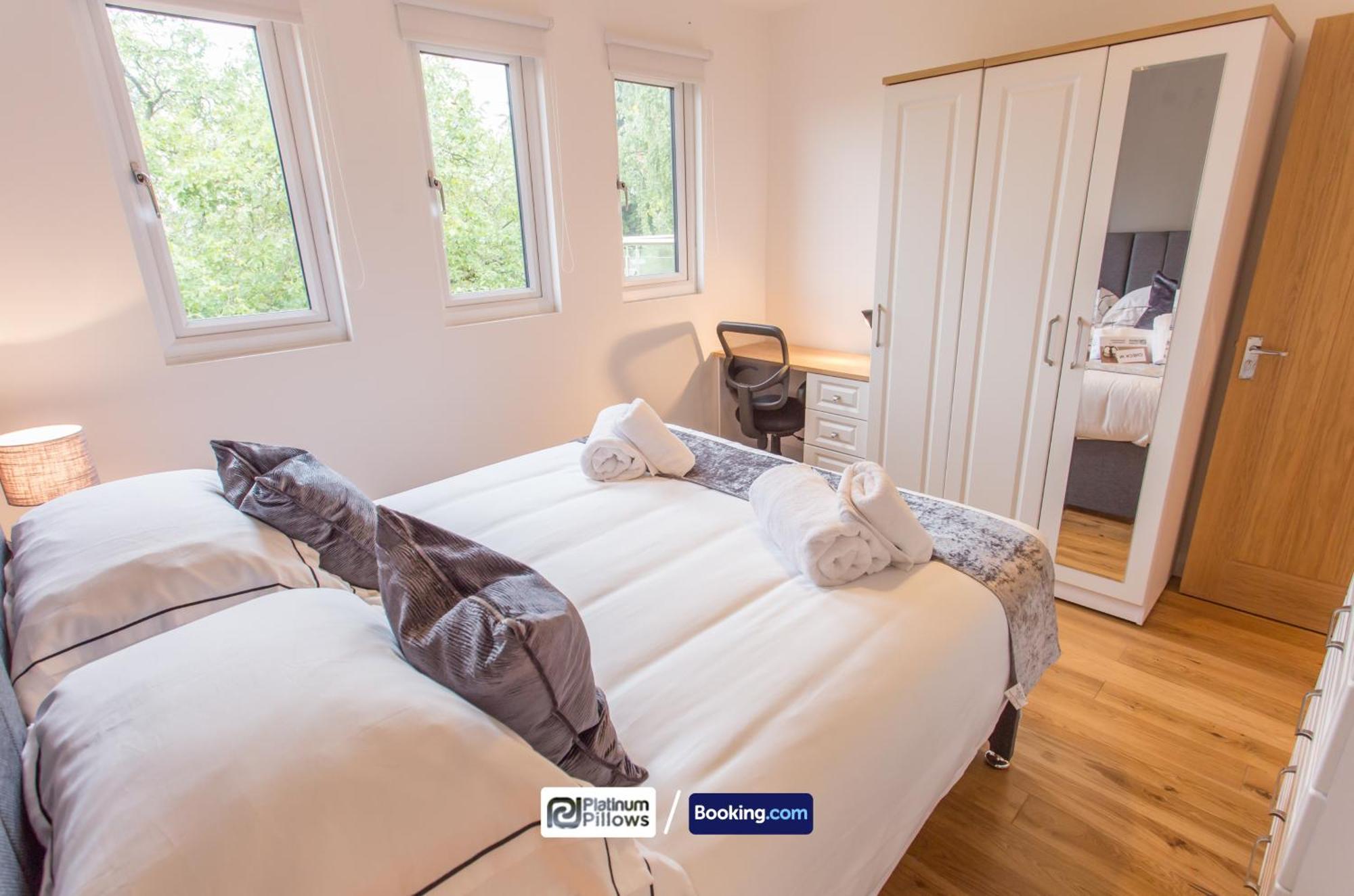Apartment Modern 2 Bedroom Apartments, Near Headington Hospital, Families & Contractor With Parking *