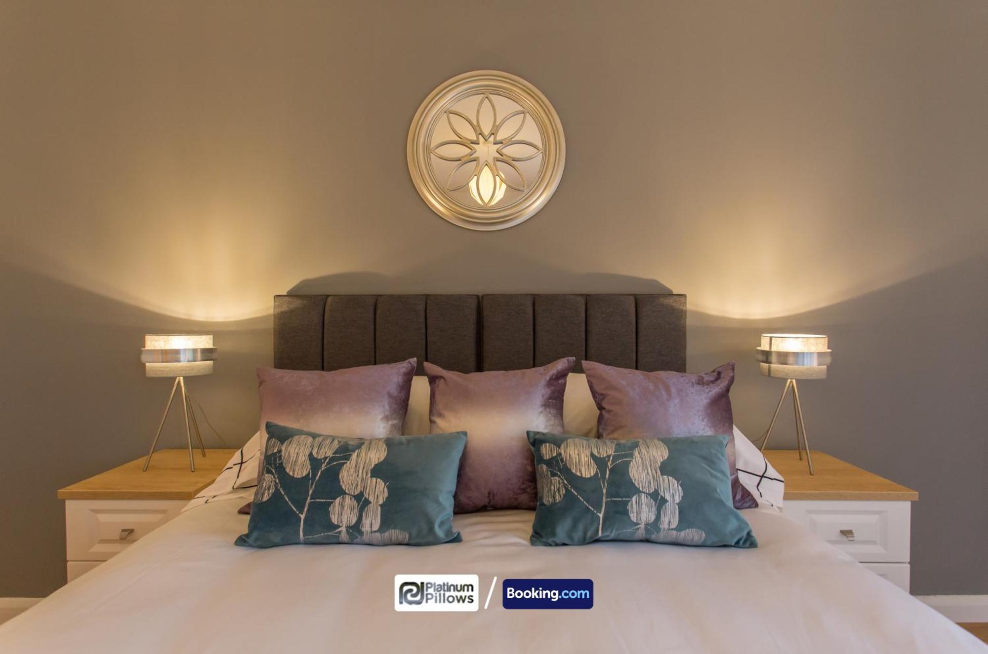 Modern 2 Bedroom Apartments, Near Headington Hospital, Families & Contractor With Parking *