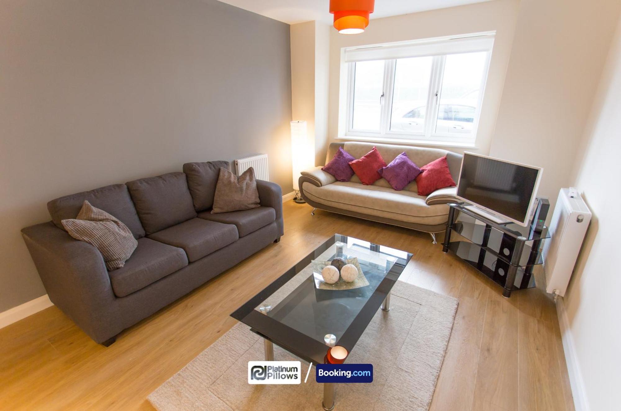 Modern 2 Bedroom Apartments, Near Headington Hospital, Families & Contractor With Parking Apartment Oxford
