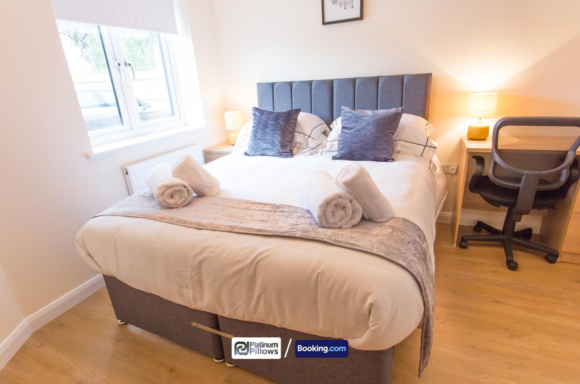 Apartment Modern 2 Bedroom Apartments, Near Headington Hospital, Families & Contractor With Parking