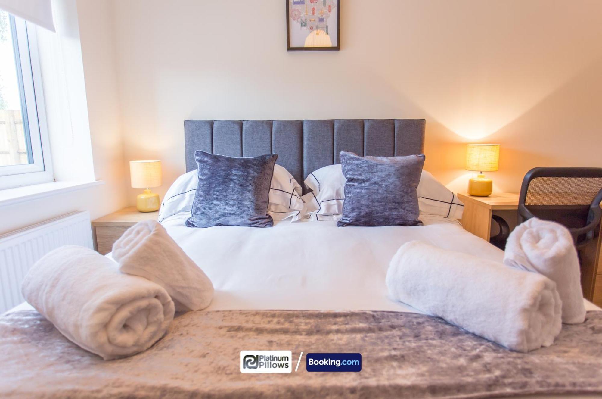 Modern 2 Bedroom Apartments, Near Headington Hospital, Families & Contractor With Parking Apartment *