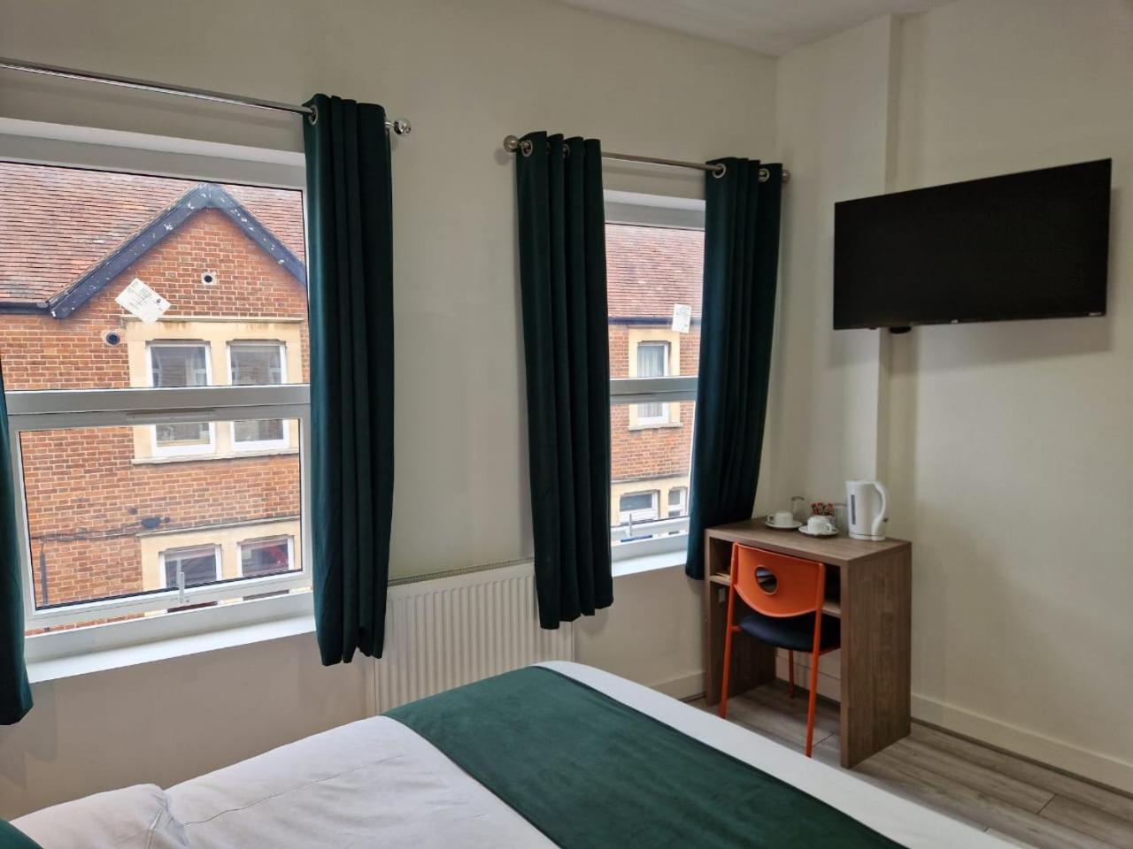 Crown House Bed & Breakfast *