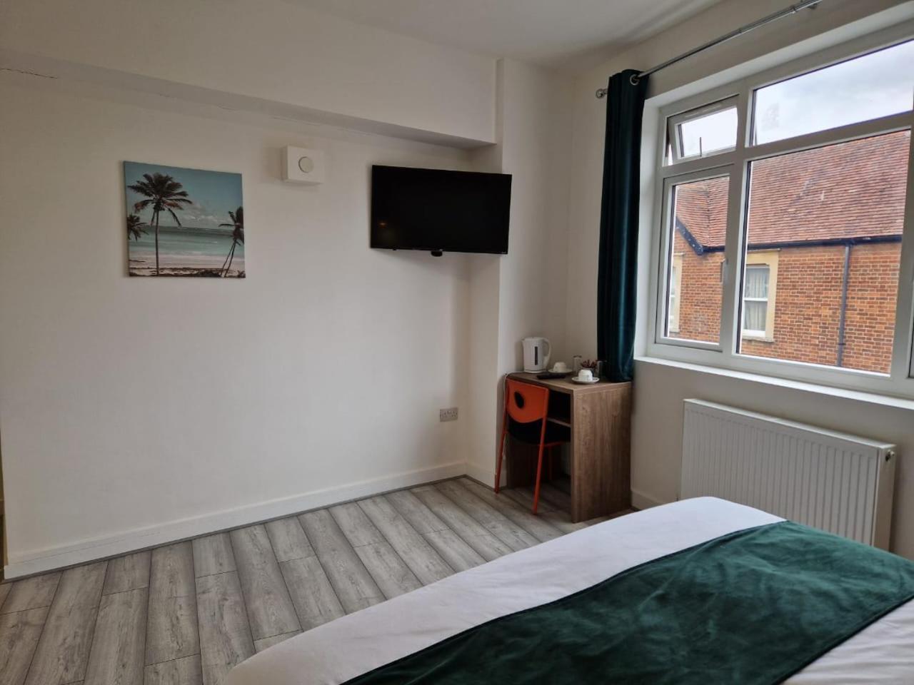 Crown House Bed & Breakfast