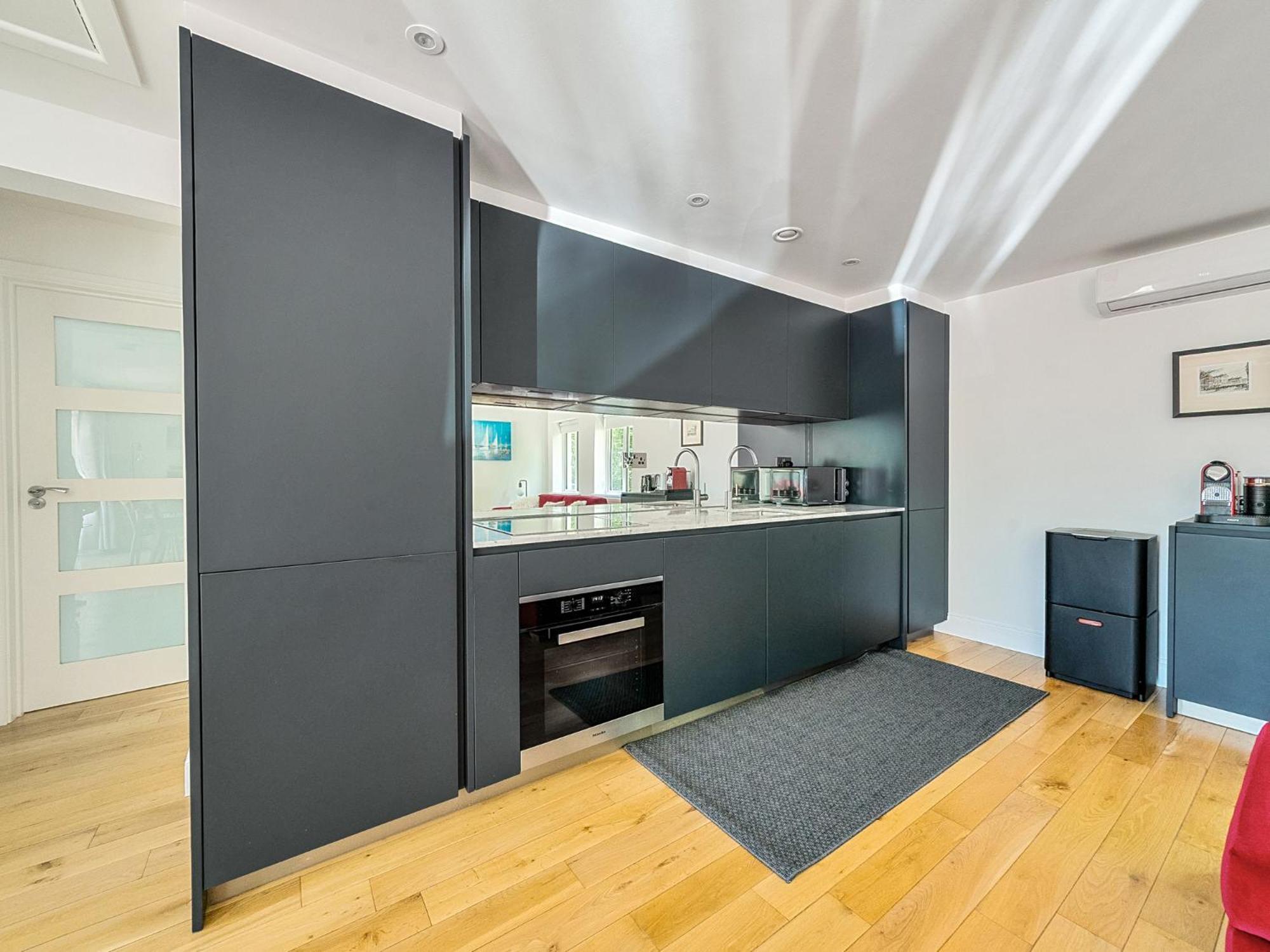 ★ Luxury ★ Sleeps 4, Free Parking