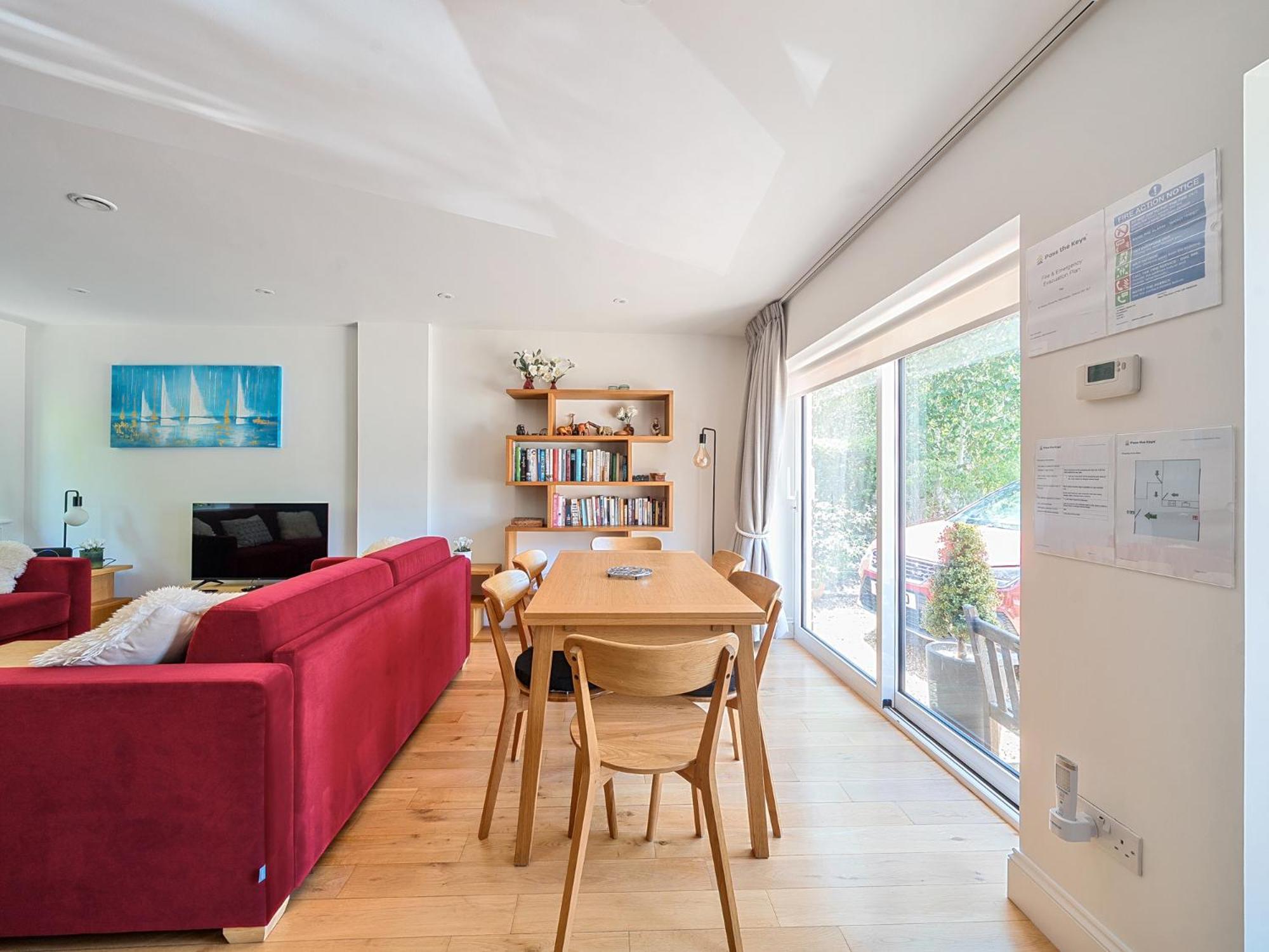 Apartment ★ Luxury ★ Sleeps 4, Free Parking *